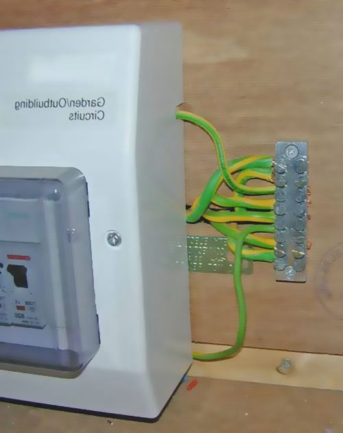 檢查漏電保護器（Check the leakage protector）